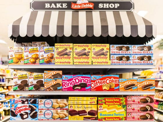 Little Debbie snack cakes, incluyendo coffee cakes, Ring Dings, Swiss Rolls y Banana Twins
